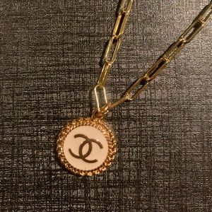 Chanel pendant
